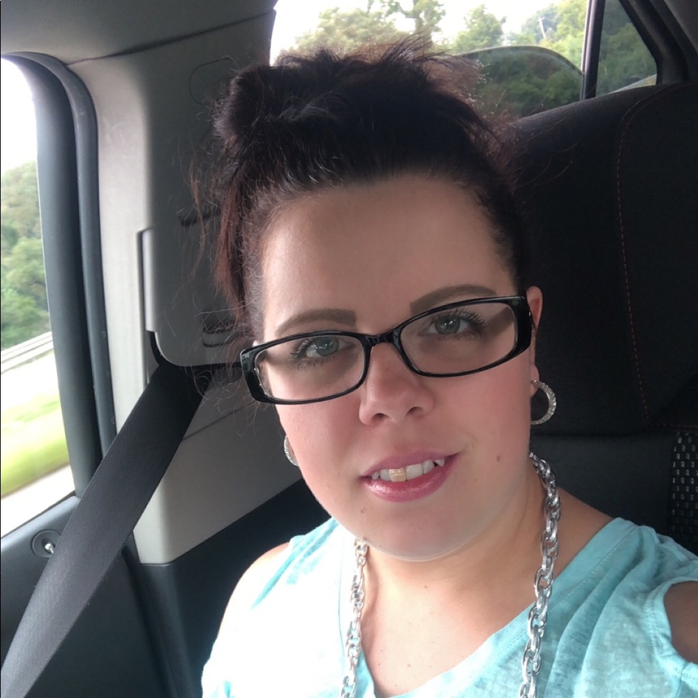 Meet your Posher, Alicia